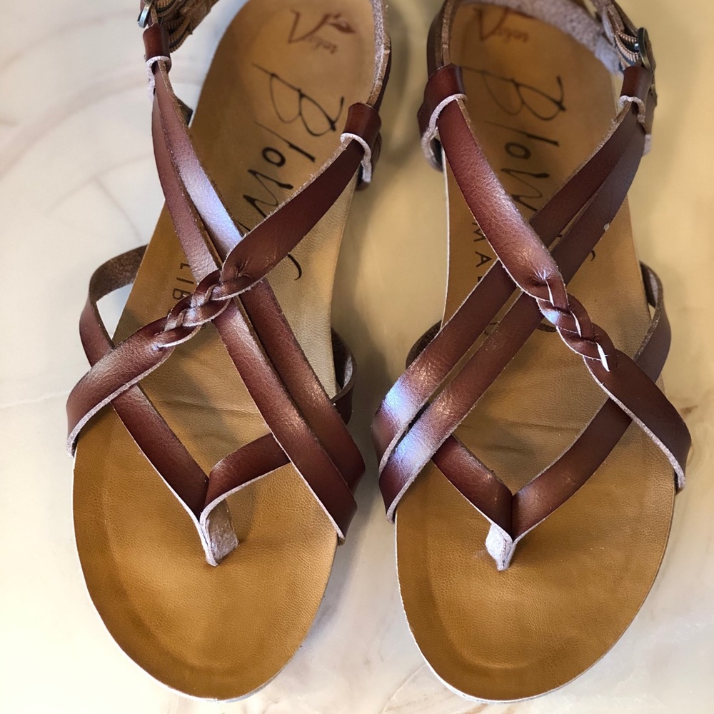 Shoes - Picture 2 of 7